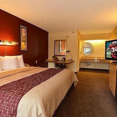 Red Roof Airport Motel 2*